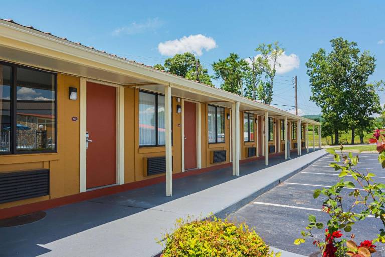 Econo Lodge Oxford near Choccolocco Park — photo 5