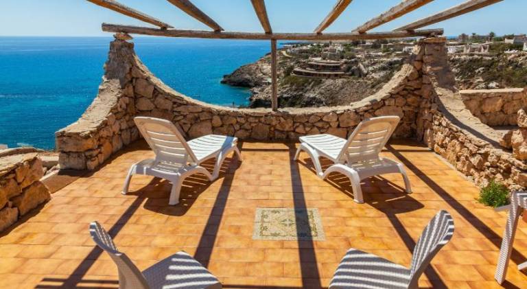 Vacation home with yard, terrace & barbeque | Pet-friendly in Lampedusa