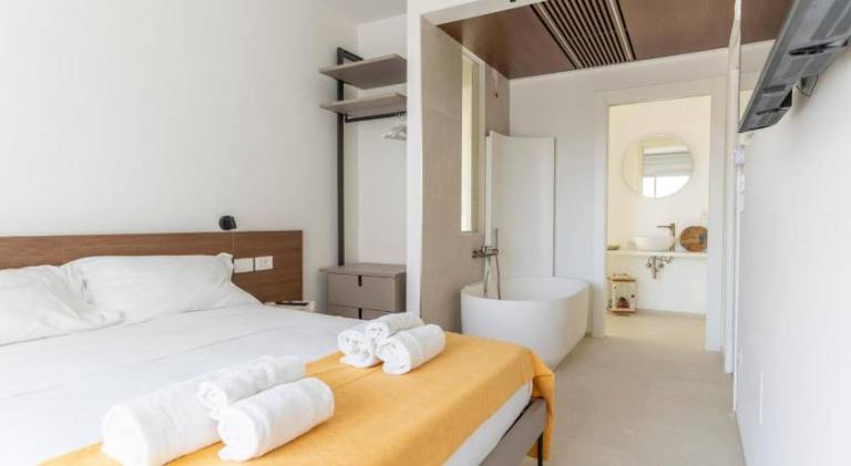 Serviced apartment with patio in Teramo