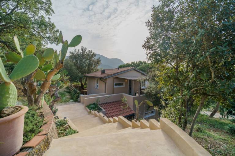 Villa with patio & garden — photo 5