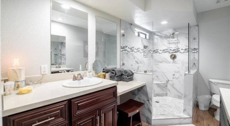 Fully equipped vacation home with private pool, barbecue & hot tub | Pets are welcome — photo 2