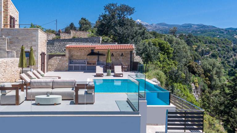 Villa with yard, terrace & grill — photo 3