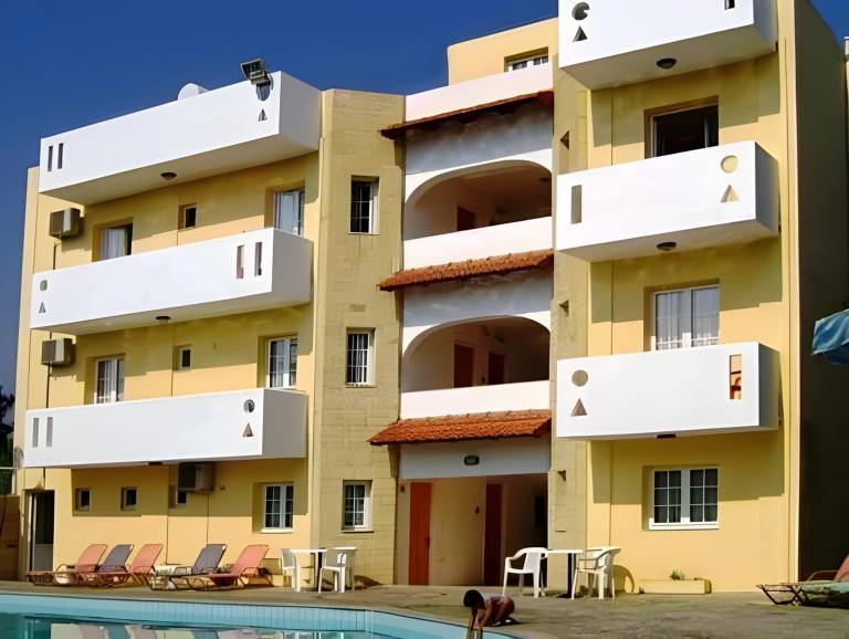 Charming serviced apartment with garden, patio & pool | Close to the beach | Pet-friendly in Hersonissos