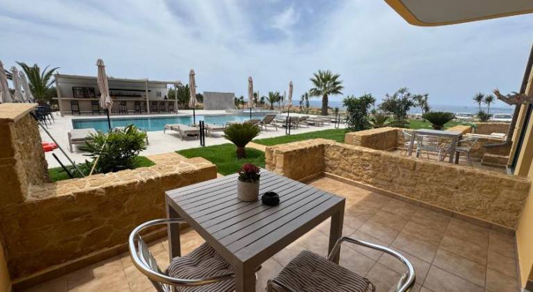 Pleasant serviced apartment with garden, pool & grill | Next to the beach | Pets are welcome — photo 4
