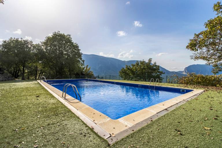Holiday apartment with barbecue, pool & yard | Mountain view — photo 4