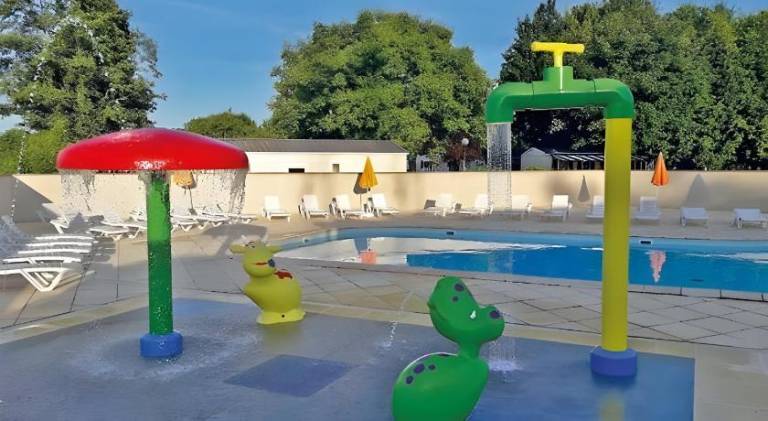 Vacation home with pool — photo 3