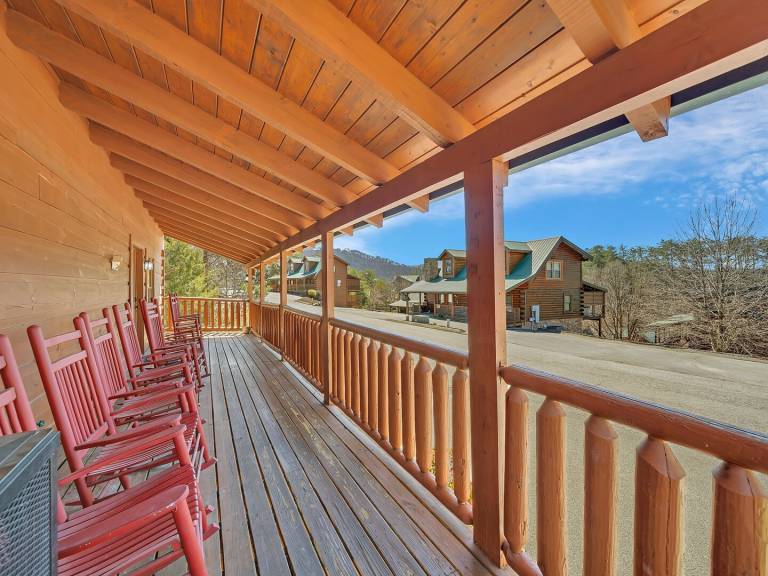 Cabin with private pool — photo 3