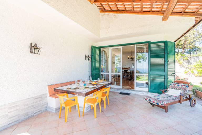Family-oriented villa with barbecue, patio & garden | Pets allowed — photo 3