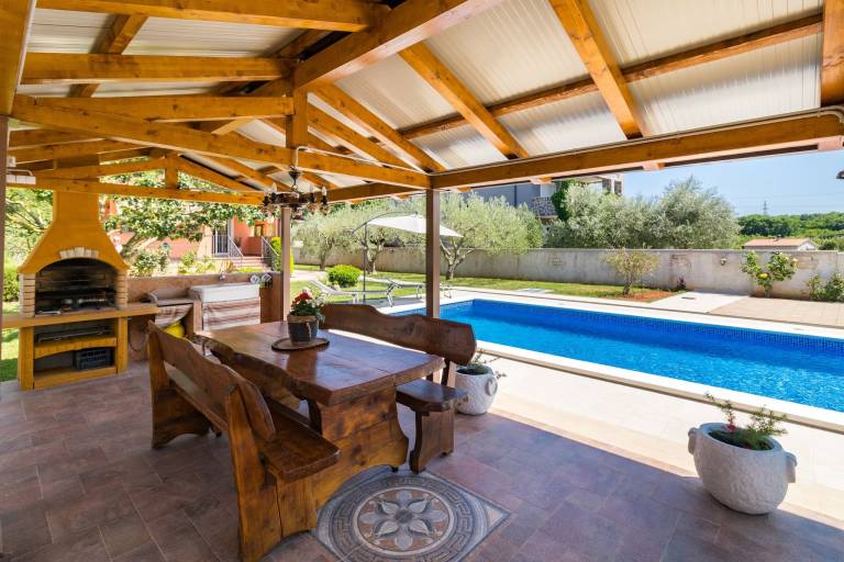 Vacation home with patio, garden & BBQ — photo 5