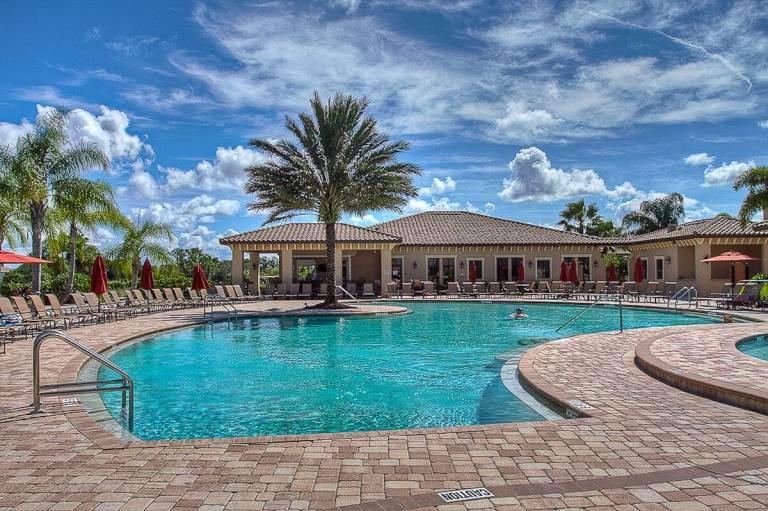 Family-friendly condo with private pool | Dogs allowed — photo 2