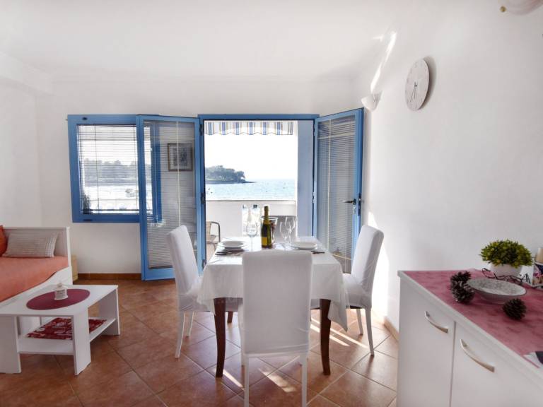 Apartment with yard, grill & terrace — photo 4