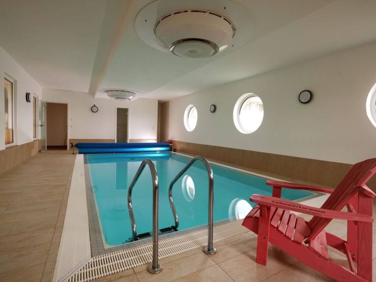 House with private pool, garden & barbeque — photo 2