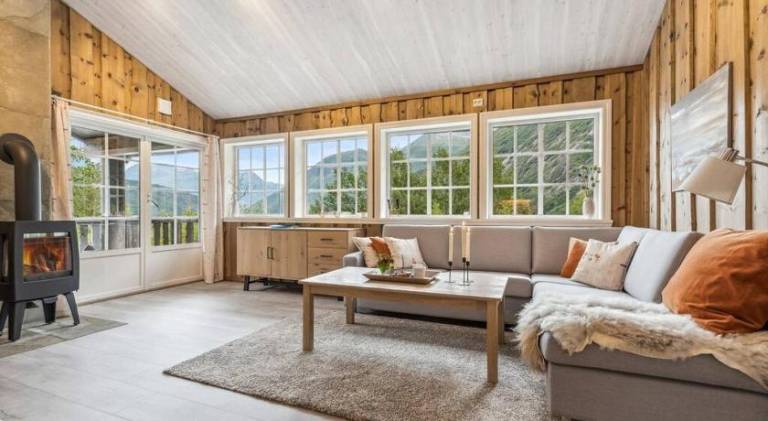 House with pool & hot tub | Pets are welcome — photo 2