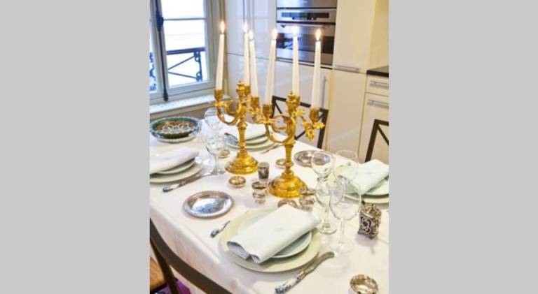 Luxury, Calm and Elegance in the heart of Champs-Elysees with a bottle of Champagne upon your arriva — photo 5