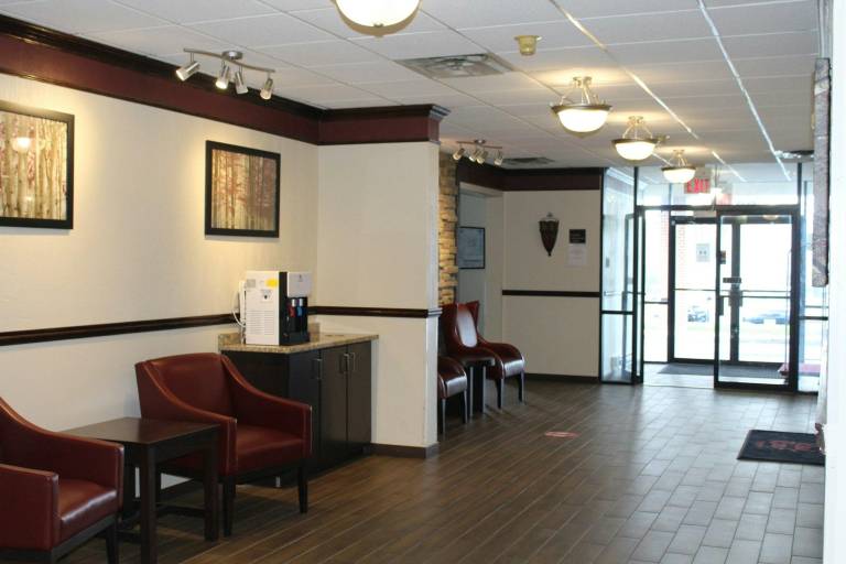 Red Roof Inn Gurnee - Waukegan — photo 2