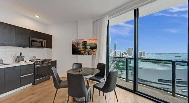 Miami 30th floor 3BR Luxury Condo with Views — photo 3