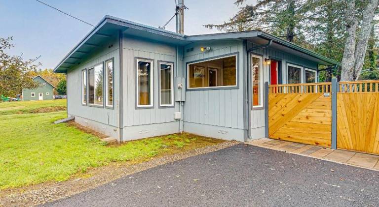House Coos Bay