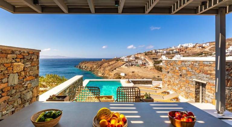 Villa with patio & yard in Tinos