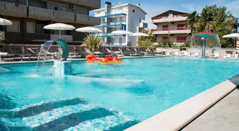 Aqua Family Apartments - Appartamenti con spiaggia, piscina, parcheggio e bici incluse — photo 3