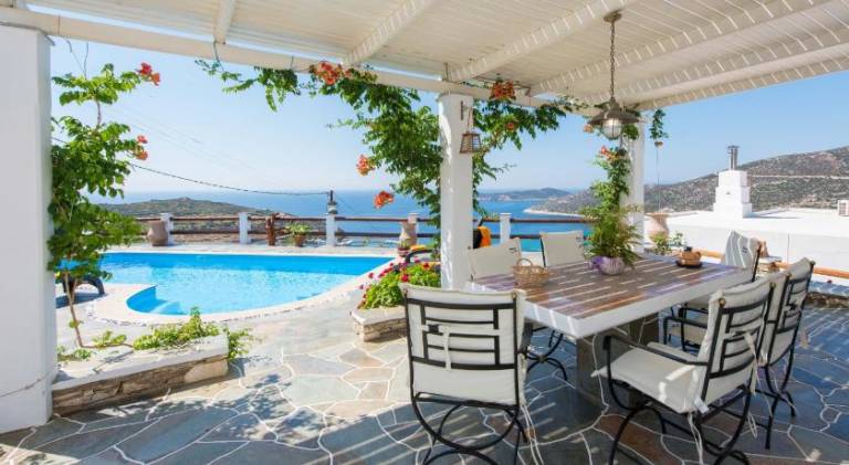 Villa with barbeque, garden & private pool | Perfect for remote work | Pets allowed in Sifnos