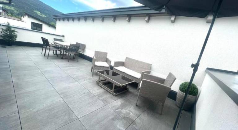 Apartment with patio — photo 4