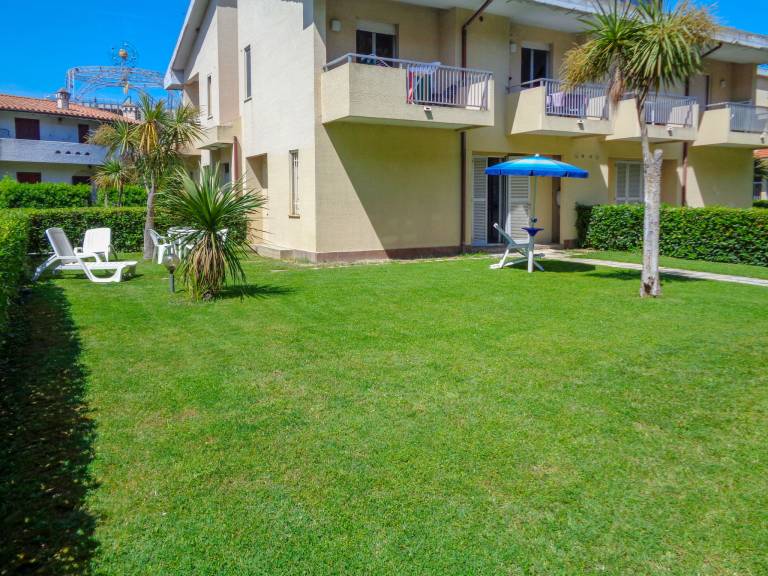 Holiday apartment with terrace & garden | Beach nearby | Dogs allowed — photo 4