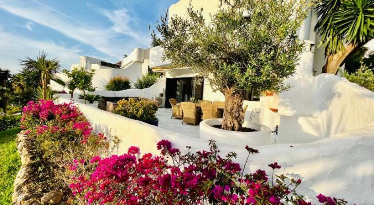 Holiday apartment with pool in Marbella