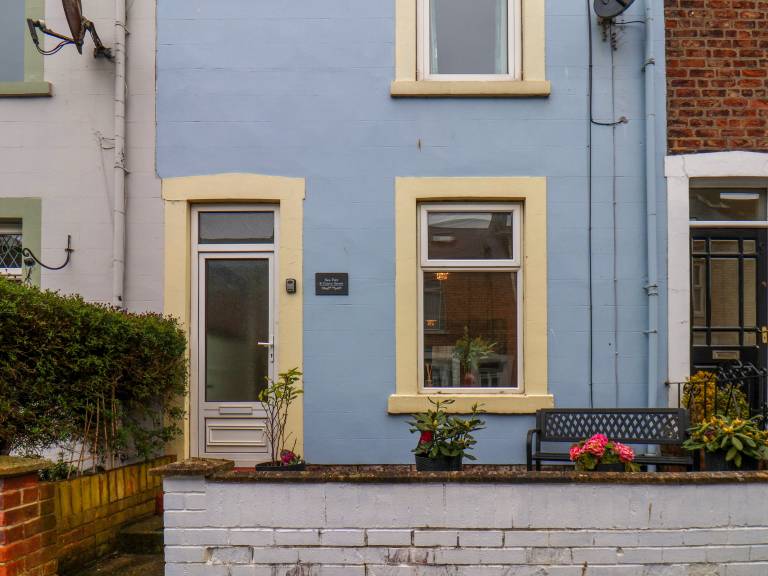 Fully equipped beautiful cottage with garden | Beach view | Dogs allowed in Whitby