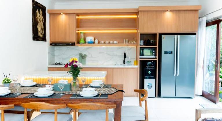 Insenja 4 Bedroom Private Villa & Resto Ubud — photo 3