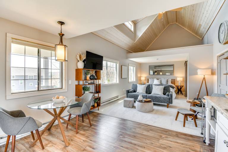 Home w Lake Views on Finger Lakes Wine Trail