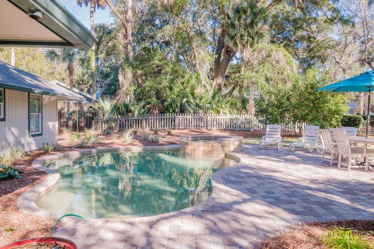 Family-friendly vacation home with BBQ, private pool & jacuzzi | Close to the beach | Pets are welcome in Hilton Head Island, SC