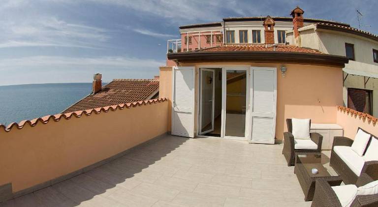 Holiday apartment with patio — photo 4