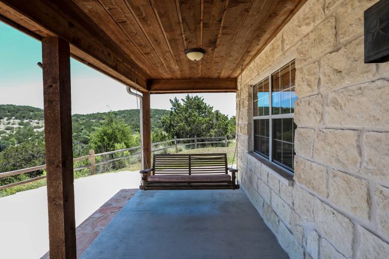 House with patio & grill — photo 3