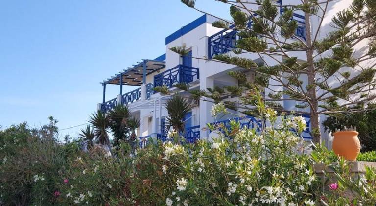 Wonderful apartment with yard & terrace | Pets are welcome in Syros