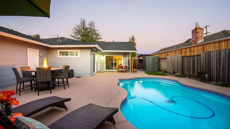House  Alta Vista Homeowners Association