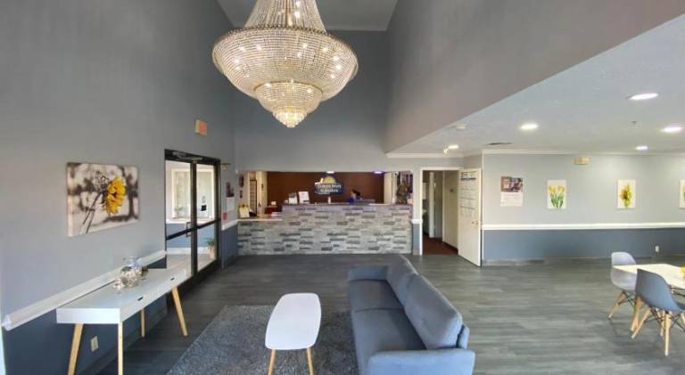 Days Inn & Suites by Wyndham Winnie — photo 5