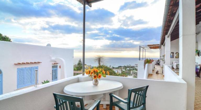 House with terrace, yard & barbeque | Pet-friendly — photo 2