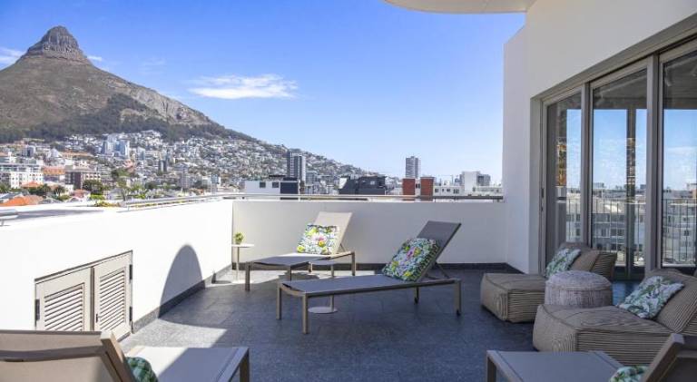Apartment with pool | Close to Sea Point — photo 3