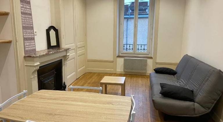 Holiday apartment with terrace & yard | Perfect for remote work in Lyon