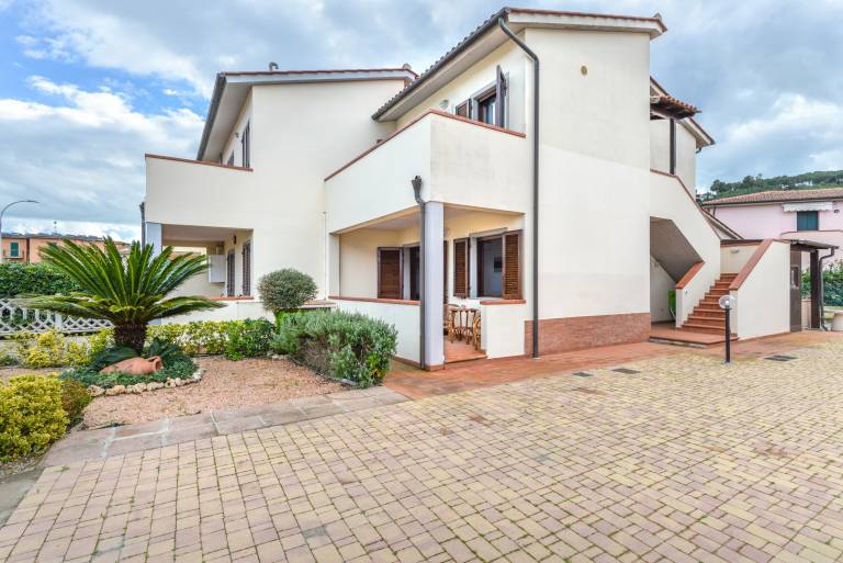 Ferienwohnung mit Terrasse | Stadtblick | Strand in der Nähe
