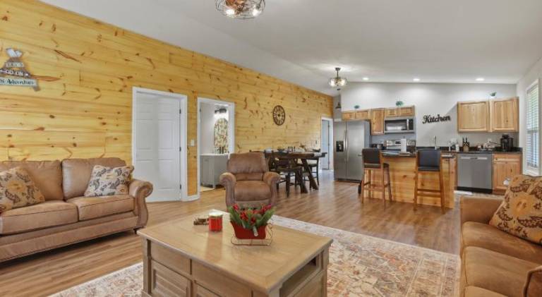 Vacation home with jacuzzi — photo 2