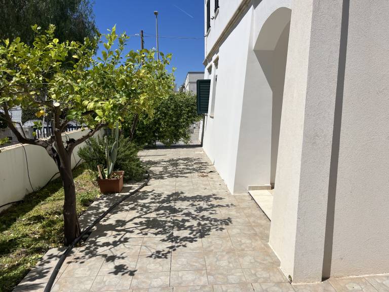 Child-friendly beautiful villa with yard | City view | Close to the beach | Pets are welcome — photo 5