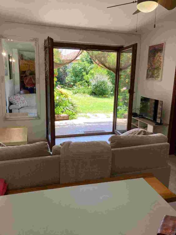 Holiday apartment with yard & terrace — photo 5