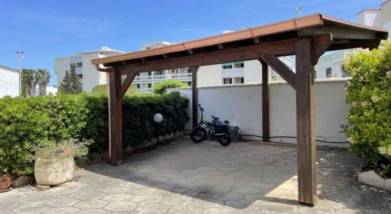 Vacation home with 2 rooms for 5 persons in Alezio