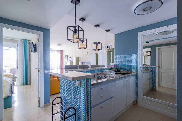 Rental apartment with patio & pool | Sea view — photo 4