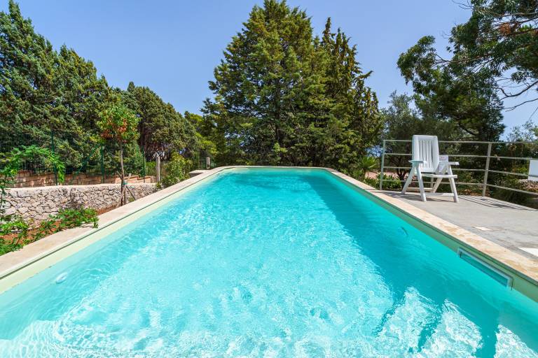 Villa 'Gli Ulivi' with Sea View, Private Pool and Wi-Fi in Avola