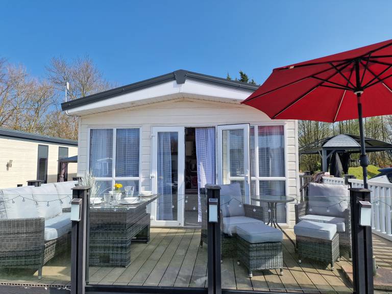 Family-friendly charming cottage with yard & pool | Pets are welcome — photo 3