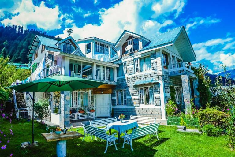 Villa with BBQ & yard in Manali