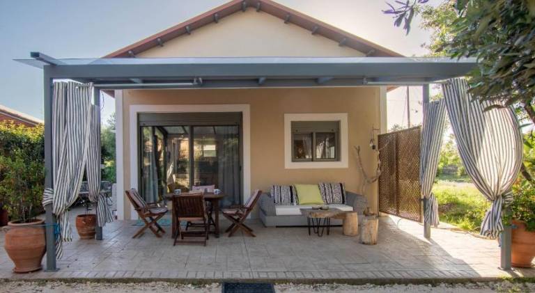 Rental apartment with BBQ, terrace & yard — photo 3