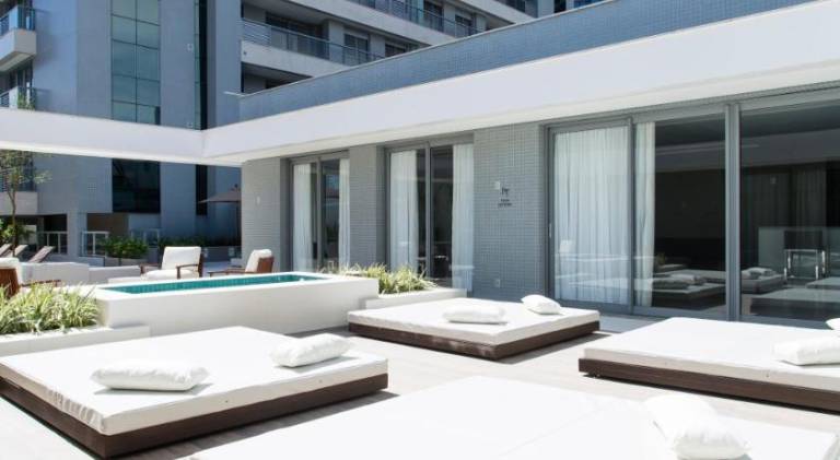 Apartment with pool — photo 4